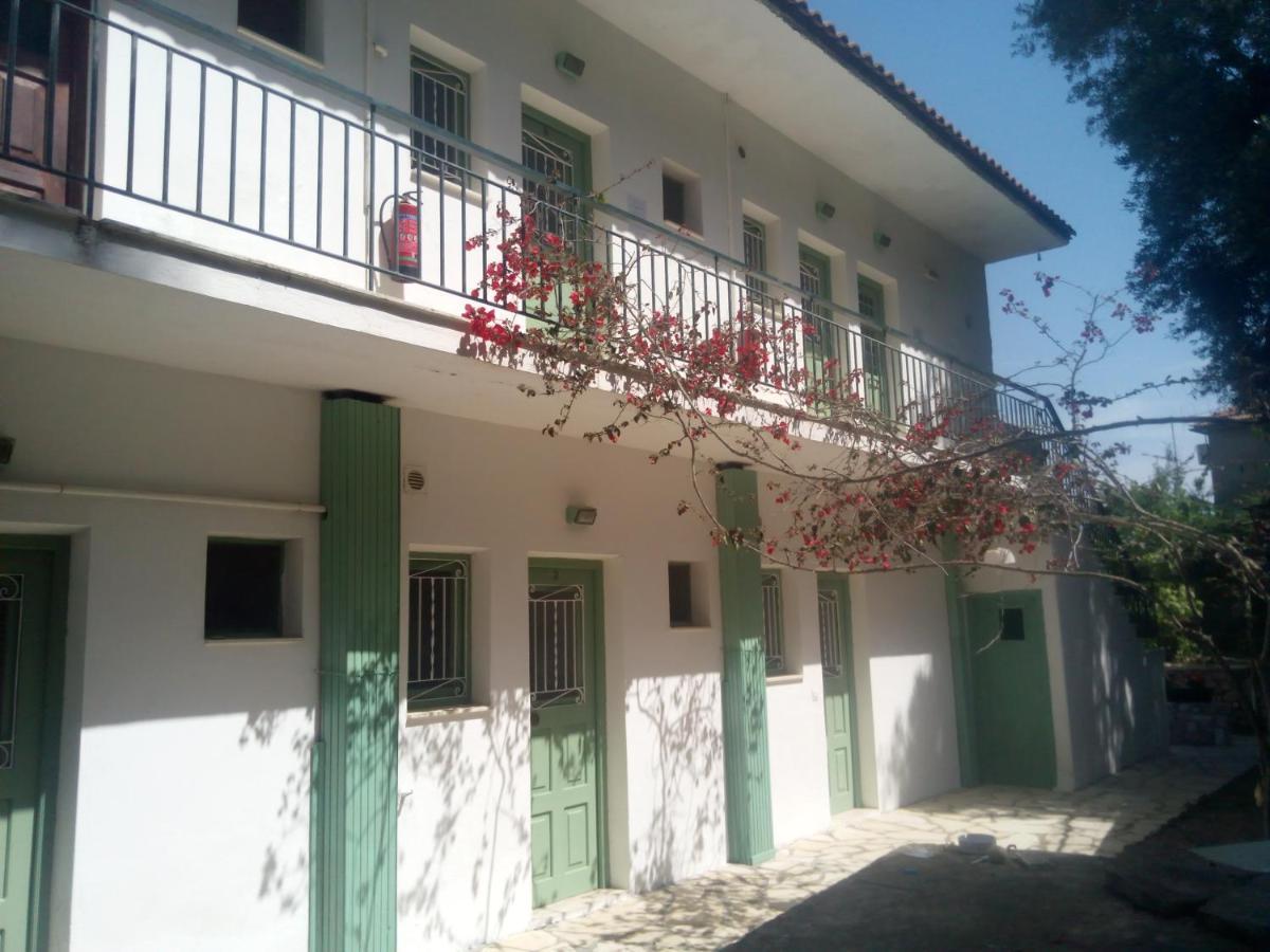 Soustas Apartments Longós Esterno foto