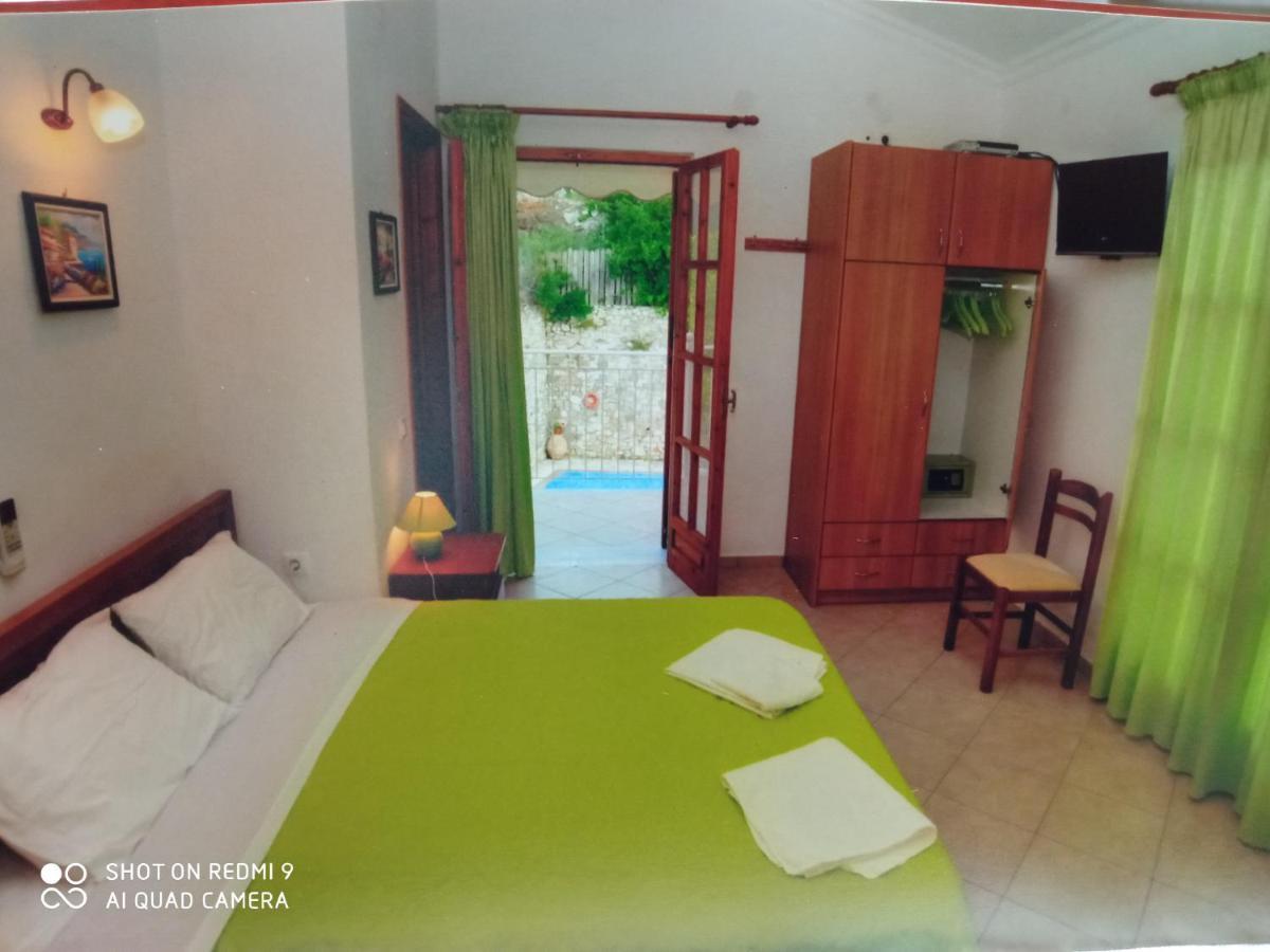 Soustas Apartments Longós Esterno foto